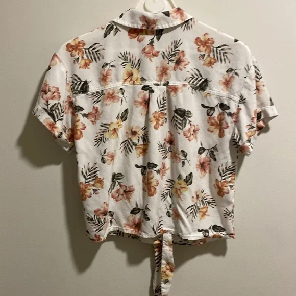 ❗2/$10❗Hollister button down floral shirt - Picture 7 of 8
